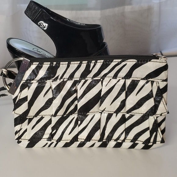 City Streets open toe platform Heels/Clutch - Picture 4 of 11